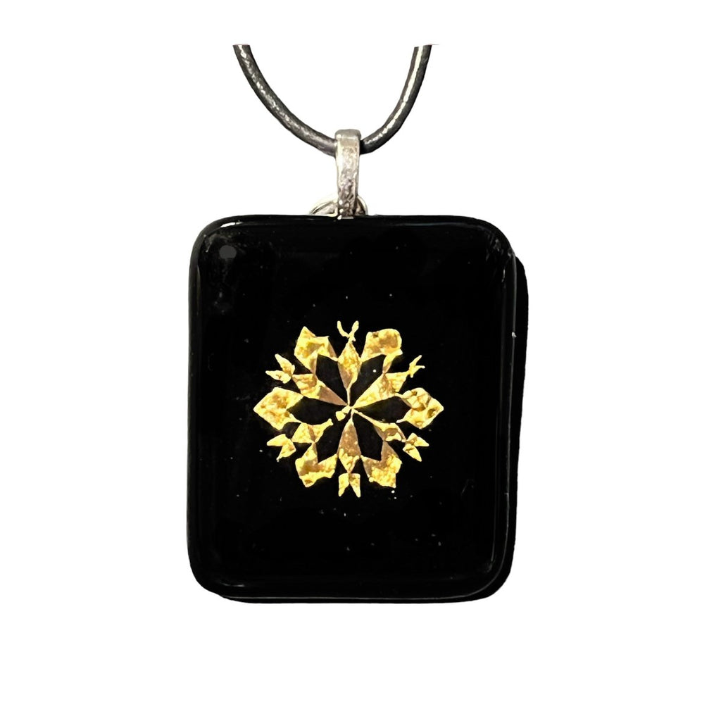 Pendentif noir fleur en verre fusionné N°8 - Nos Colonnes