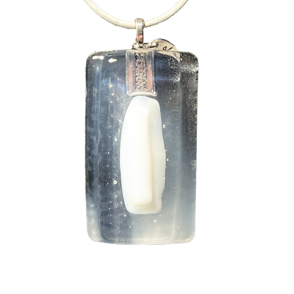 Pendentif translucide et blanc en verre fusionné N°5 - Nos Colonnes