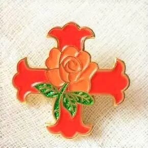 Pin's Maçonnique Rose - Croix (Rouge et Or) - Nos Colonnes